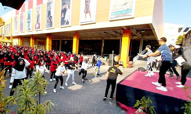 SENAM: Kegiatan senam bersama yang dilangsungkan di KDS.