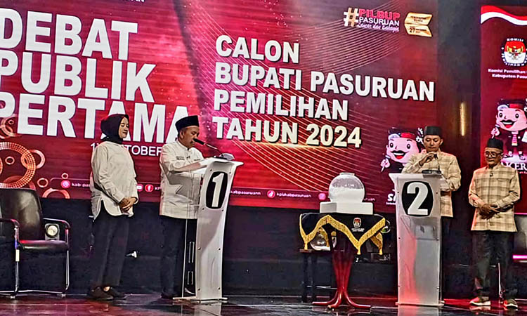 PAMER PROGRAM: Dua Paslon Bupati Pasuruan saat mengikuti debat yang digelar oleh KPU Kabupaten Pasuruan. Dalam debat tersebut, keduanya saling adu program.