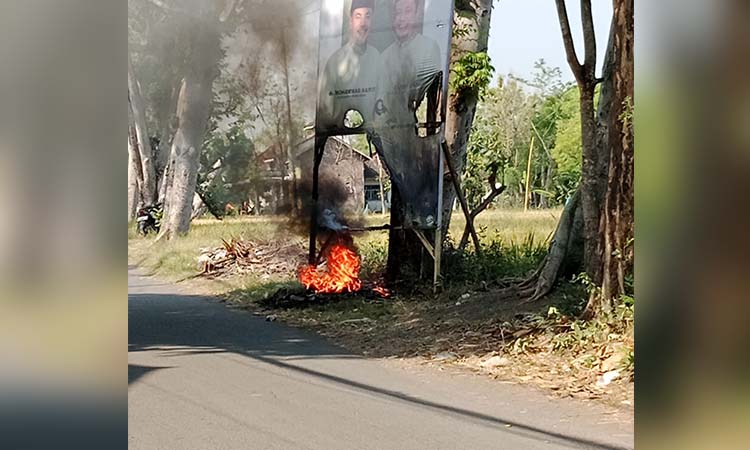 APK Gus Haris dan Fahmi yang dilalap api di Tongas.