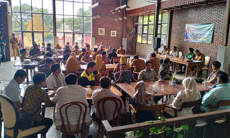 PERTEMUAN: Kegiatan pertemuan yang dilangsungkan Pemkab Pasuruan dengan sejumlah perusahaan serta instansi terkait.