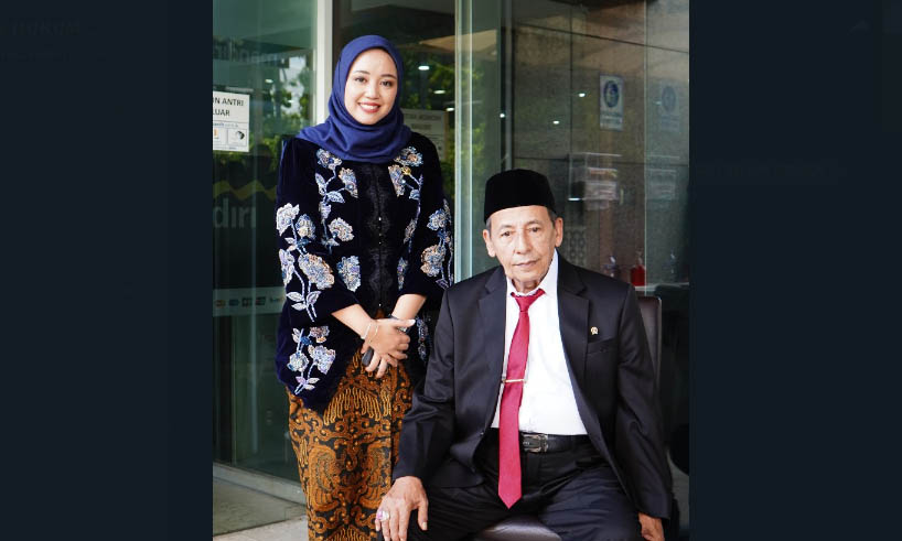 Dini Rahmania bersama Habib Lutfi dalam sebuah acara di Gedung DPR RI.