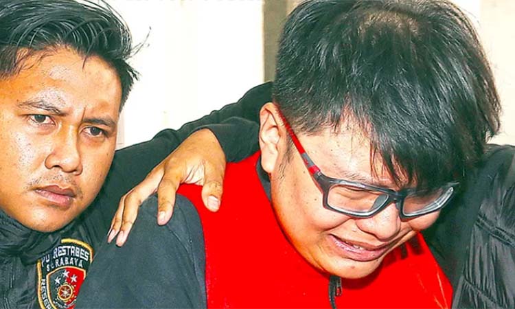 Ronald Tannur saat dikeler petugas. (Radar Surabaya)
