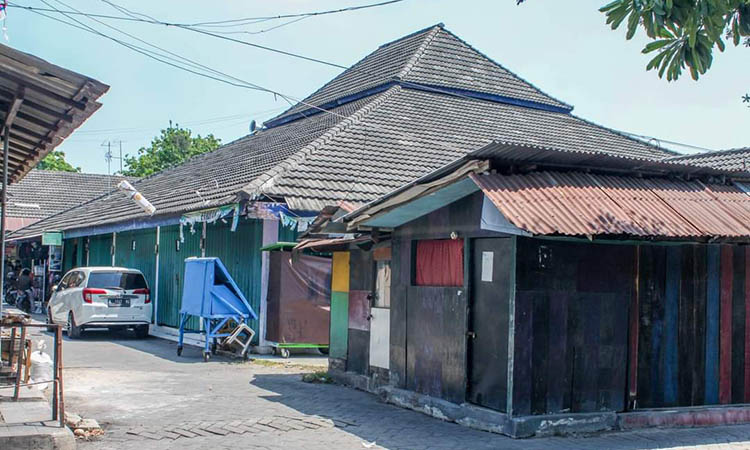 EKS PENDOPO: Bekas Pendopo Bangil yang kini menjadi pertokoan di wilayah Plaza Bangil.