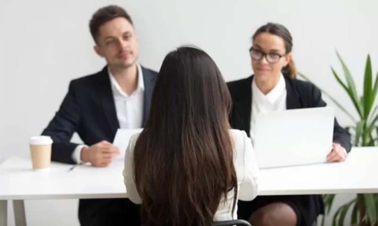 Ilustrasi proses interview kerja/ Image by yanalya on freepik