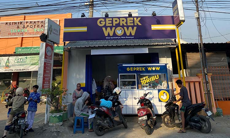 SIAP BUKA 24 JAM: Salah satu outlet Geprek Wow!