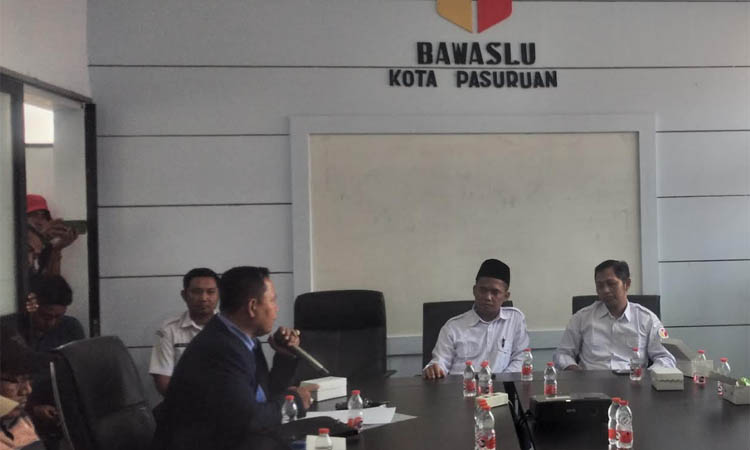 HARUS PROAKTIF: Audiensi antara Forum Penyelamat Demokrasi Masyarakat dengan Bawaslu, Rabu (6/11) pagi.
