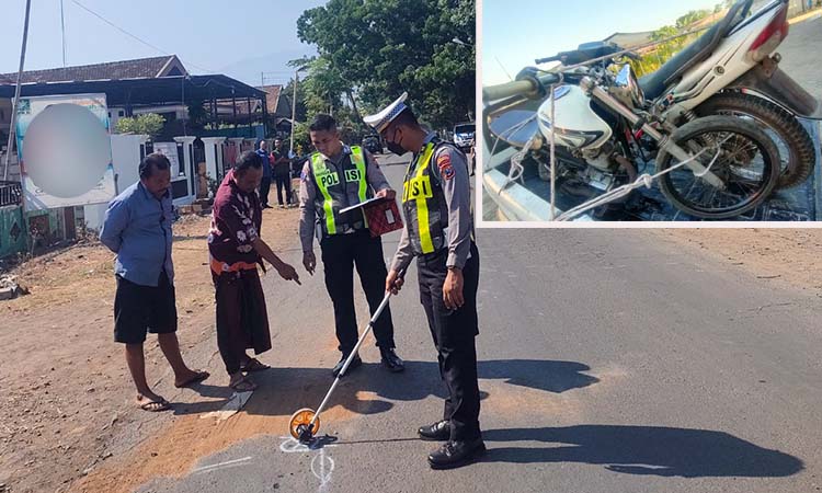 TKP: Petugas kepolisian melakukan olah TKP kecelakaan maut di Winongan, Pasuruan. Inset dua motor yang terlibat tabrakan adu moncong saat diamankan.