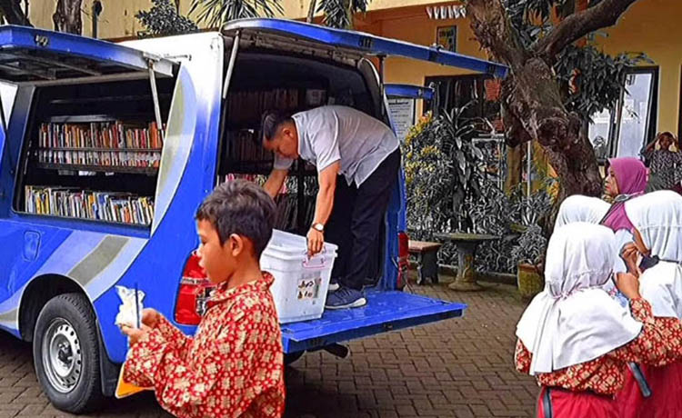 ILUSTRASI Perpustakaan Keliling