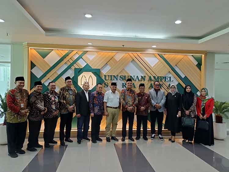 KUNKER: Dini Rahmania (dua dari kanan) bersama anggota Komisi VIII DPR RI melakukan kunjungan ke UIN Sunan Ampel Surabaya.