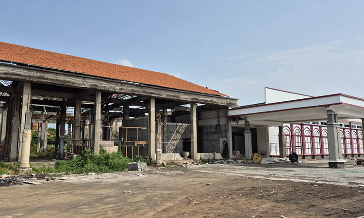 TERLAMBAT: Pembangunan gedung Depo Arsip di Kelurahan Sekargadung, Kecamatan Purworejo, yang masih dalam pengerjaan. Proyek tersebut, saat ini tengah diburu waktu.