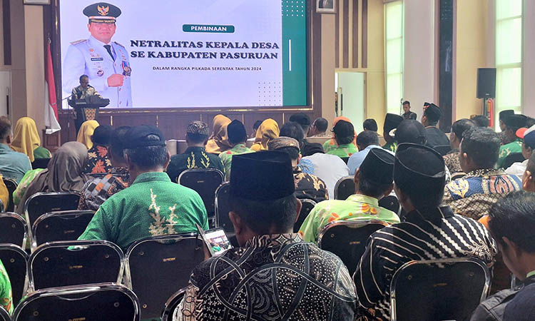 INGATKAN: Kegiatan sosialisasi yang dilangsungkan di Gedung Maslahat. Kajari mengingatkan, agar kepala desa bersikap netral.