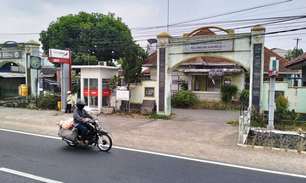 2.	BERSEJARAH: Kawasan eks Kantor dan Rumah Dinas Camat Sukorejo yang merupakan bagian dari sejarah. Karena bangunan yang ada, sebagian adalah peninggalan Belanda.