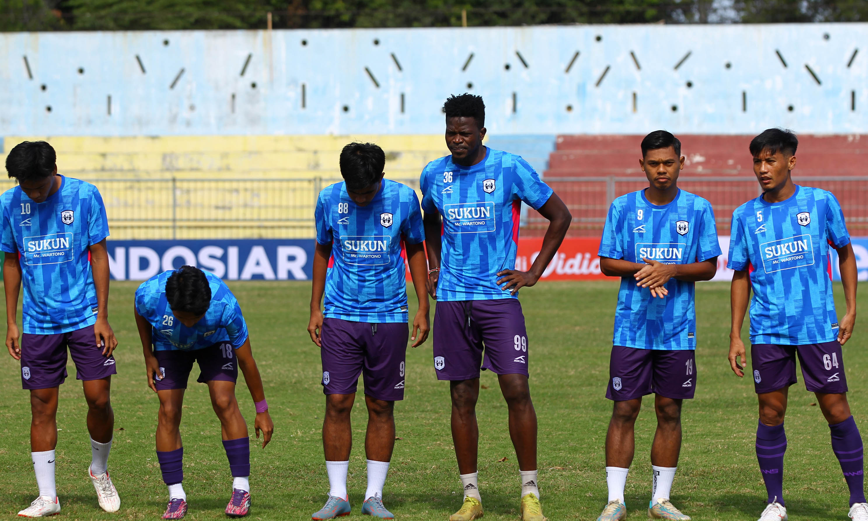MASIH PUNYA PELUANG: Skuadra Rans Nusantara ketika berlatih di Stadion Untung Suropati. Rans Nusantara masih memiliki sisa lima laga di babak penyisihan grup 3 Liga