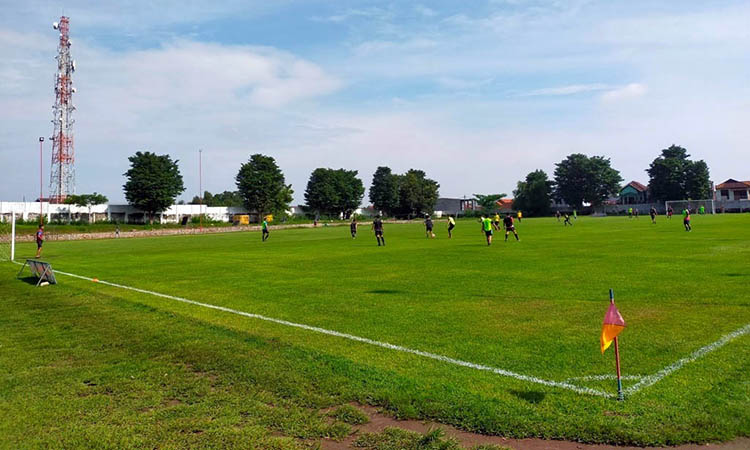 LAPANG: Keberadaan Stadion Plumbon yang kerap dimanfaatkan untuk latihan sepak bola. Khususnya tim-tim lokal di Kabupaten Pasuruan.
