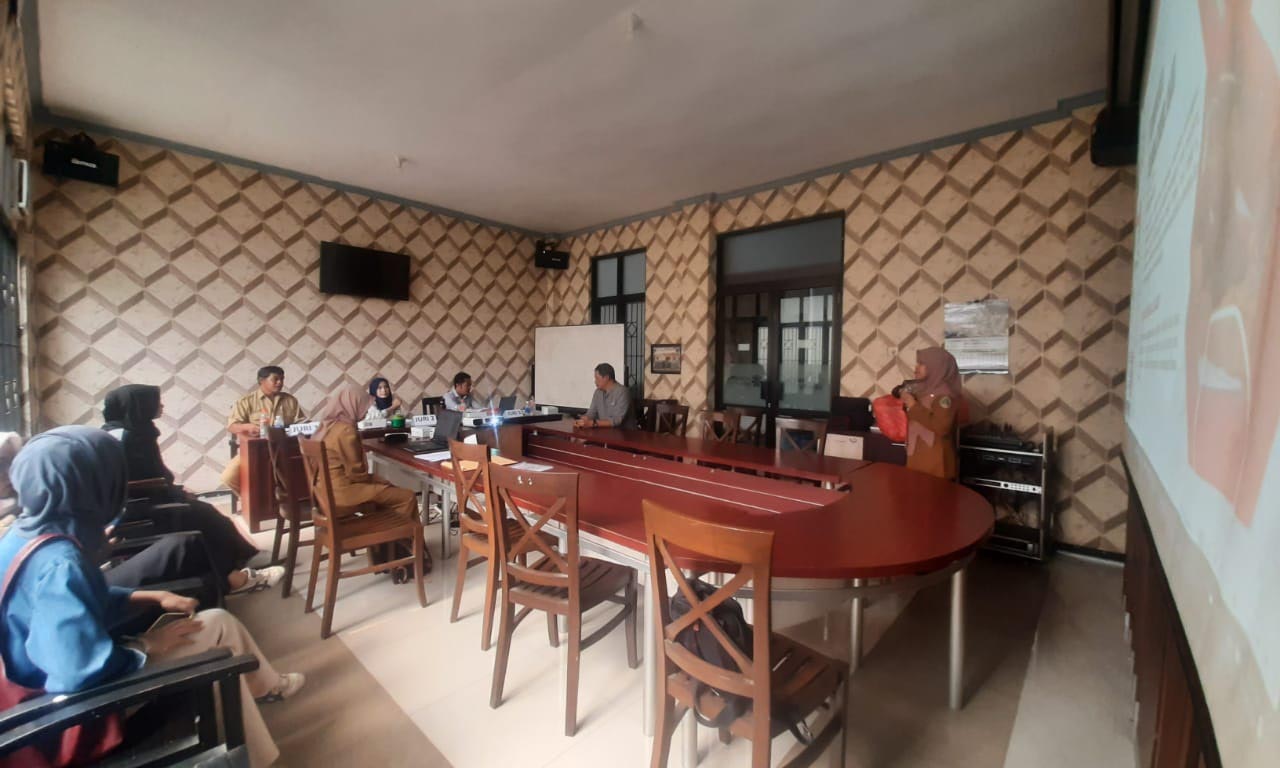 PAPARAN: Salah satu nomine lomba inovasi daerah bertajuk Reka Karsa Cipta 2024 saat mempresentasikan karyanya. Mulai hari ini (29/11), tim juri akan melakukan kunjungan untuk verifikasi lapangan.