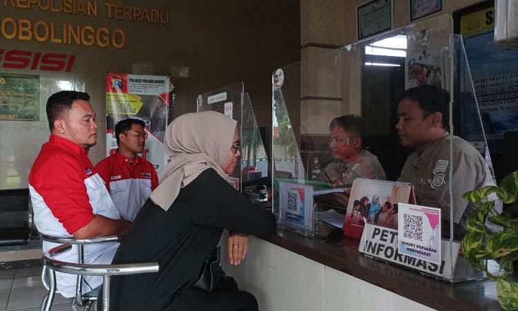 TIKTOKER: Umayyah yang biasa dikenal Abumay saat melapor ke SPKT Polres Probolinggo, Kamis (5/12).