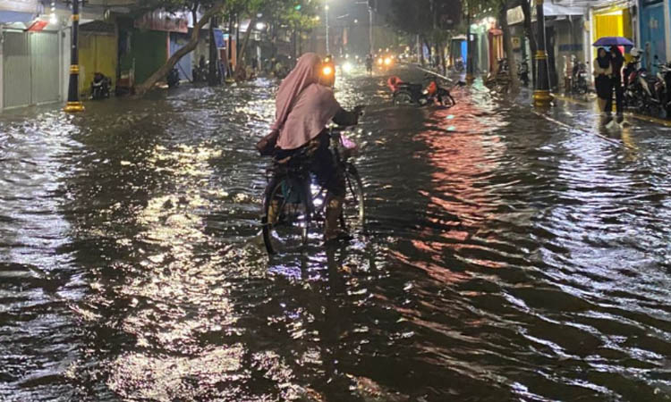 BENCANA HIDROMETROLOGI: Banjir yang terjadi di Kota Pasuruan, Kamis (5/12) malam. Bencana hidrometeorologi perlu diwaspadai saat musim hujan.