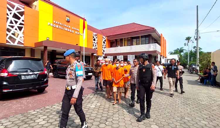 DIGELANDANG: Sejumlah tersangka kasus narkoba ditahan di Mapolres Probolinggo Kota.