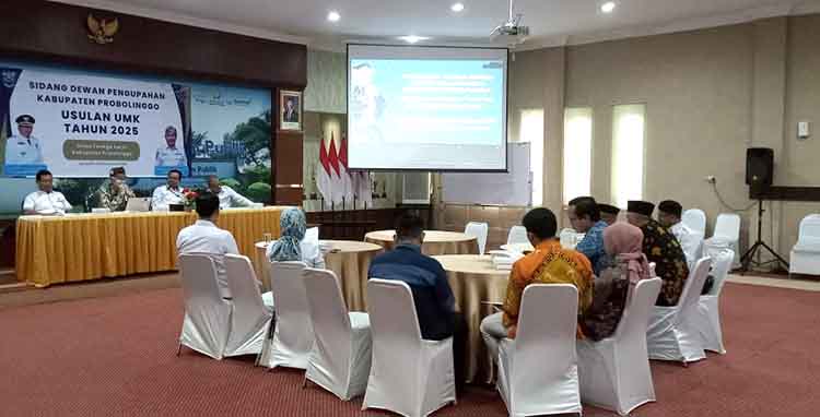 SIDANG : Dewan Pengupahan Kabupaten Probolinggo menggelar sidang pleno membahas usulan kenaikan UMK di Ruang PRIC Mal Pelayanan Publik Kabupaten Probolinggo.