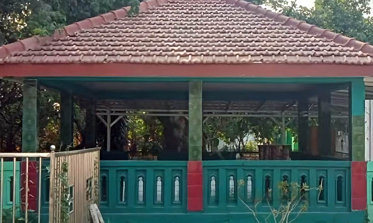MAKAM: Keberadaan makam KH Nawawi alias Mbah Lembu yang berada di makam muslim Tambak Yudan, Kelurahan Kebonagung, Kecamatan Purworejo, Kota Pasuruan.