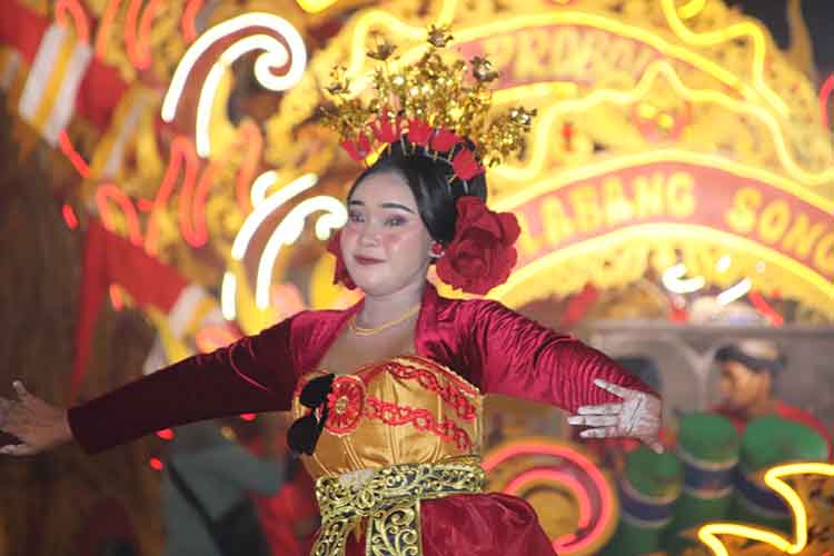 TARI TRADISIONAL: Probolinggo Night Culture Festival 2024 menampilkan berbagai kesenian tari tradisional identitas Kota Probolinggo berkolaborasi dengan kesenian musik Dug-Dug.
