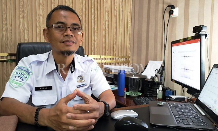 PULUHAN TAHUN: Kepala Stasiun Geofisika Pasuruan Rully Oktavia Hermawan mengabdi. Termasuk di Pasuruan sejak September 2022.