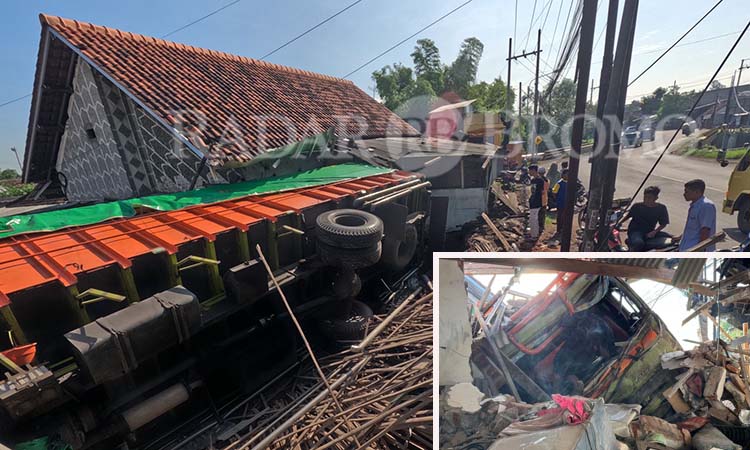 HILANG KENDALI: Kondisi truk muat beras usai menabrak dua rumah warga di Kraton, Kabupaten Pasuruan, Kamis pagi (19/12). (Mokhamad Zubaidillah/ Radar Bromo)