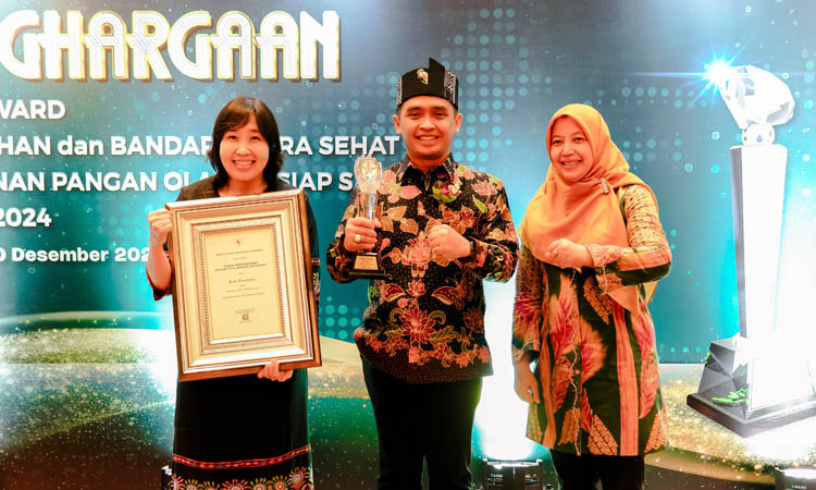APRESIASI: STBM Award adalah bentuk apresiasi pemerintah pusat kepada daerah yang menunjukkan komitmen tinggi dalam sanitasi berbasis masyarakat.