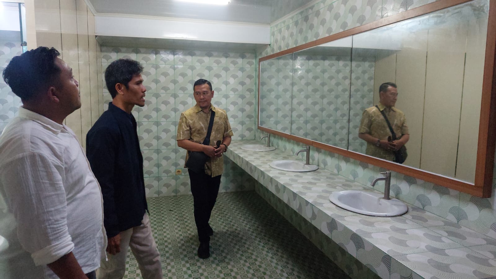 Wastafel di ruangan privat kantor KONI Kota Probolinggo.