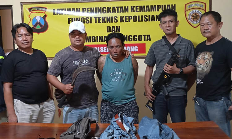 DIAMANKAN: Tersangka berhasil diamankan setelah lima jam melancarkan aksinya.