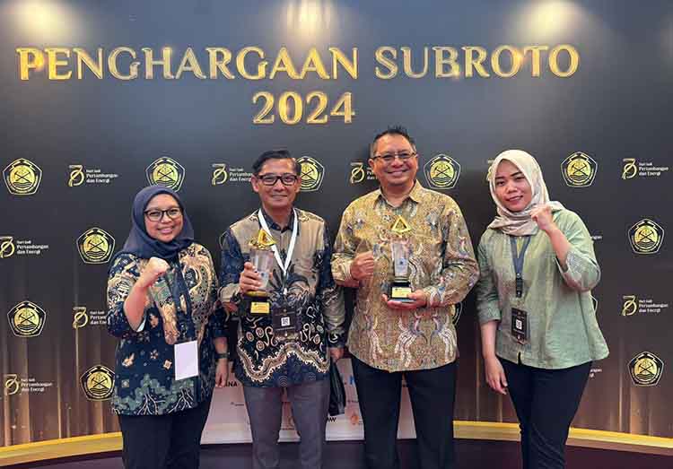 PENGHARGAAN: PLN Nusantara Power UP Paiton menerima Subroto Awards 2024 dari Kementerian ESDM RI.