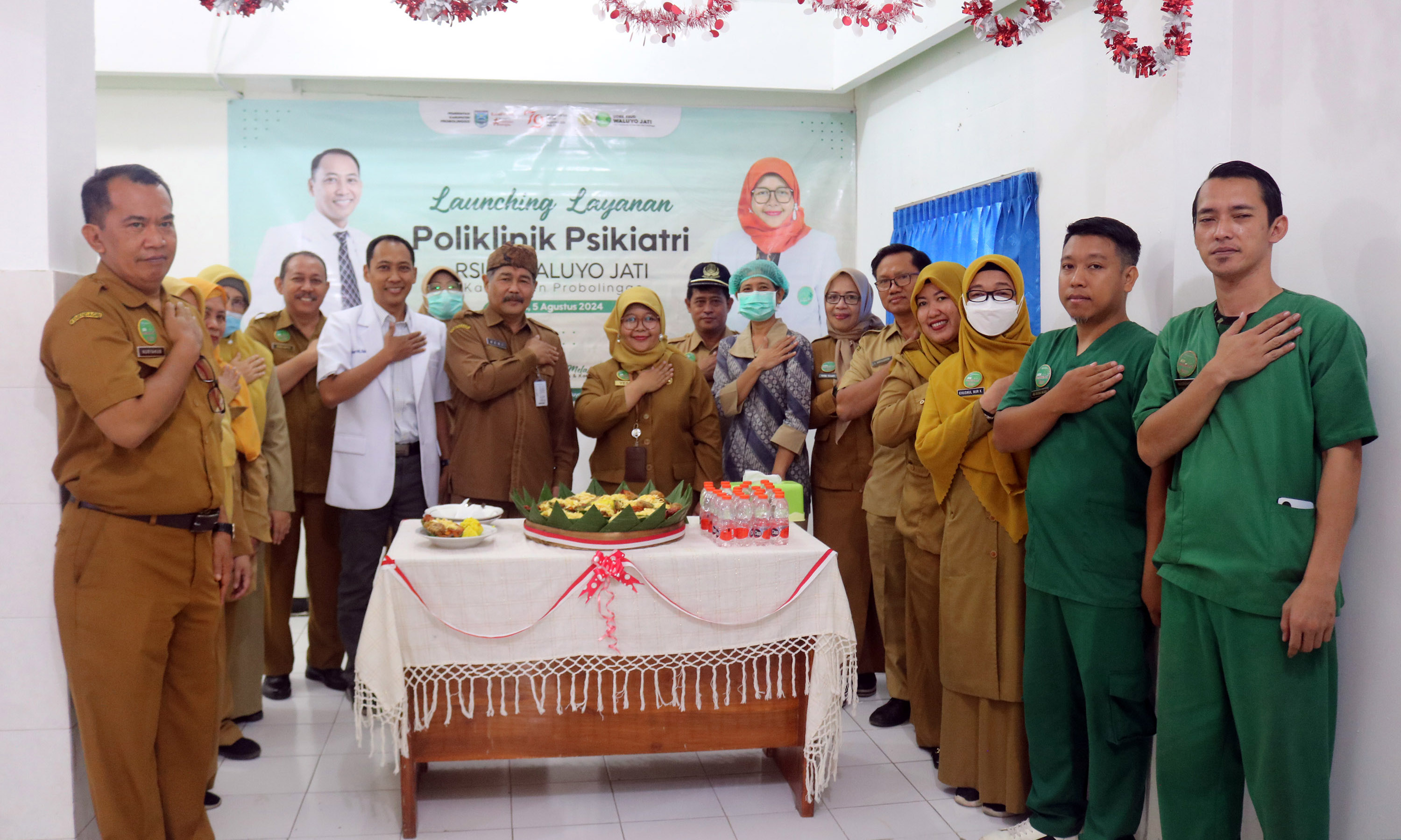 LAUNCHING : Pj Sekda Kabupaten Probolinggo Heri Sulistyanto, S.Sos, M.Si bersama jajaran direksi RSUD Waluyo Jati saat launching Poli Psikiatri.