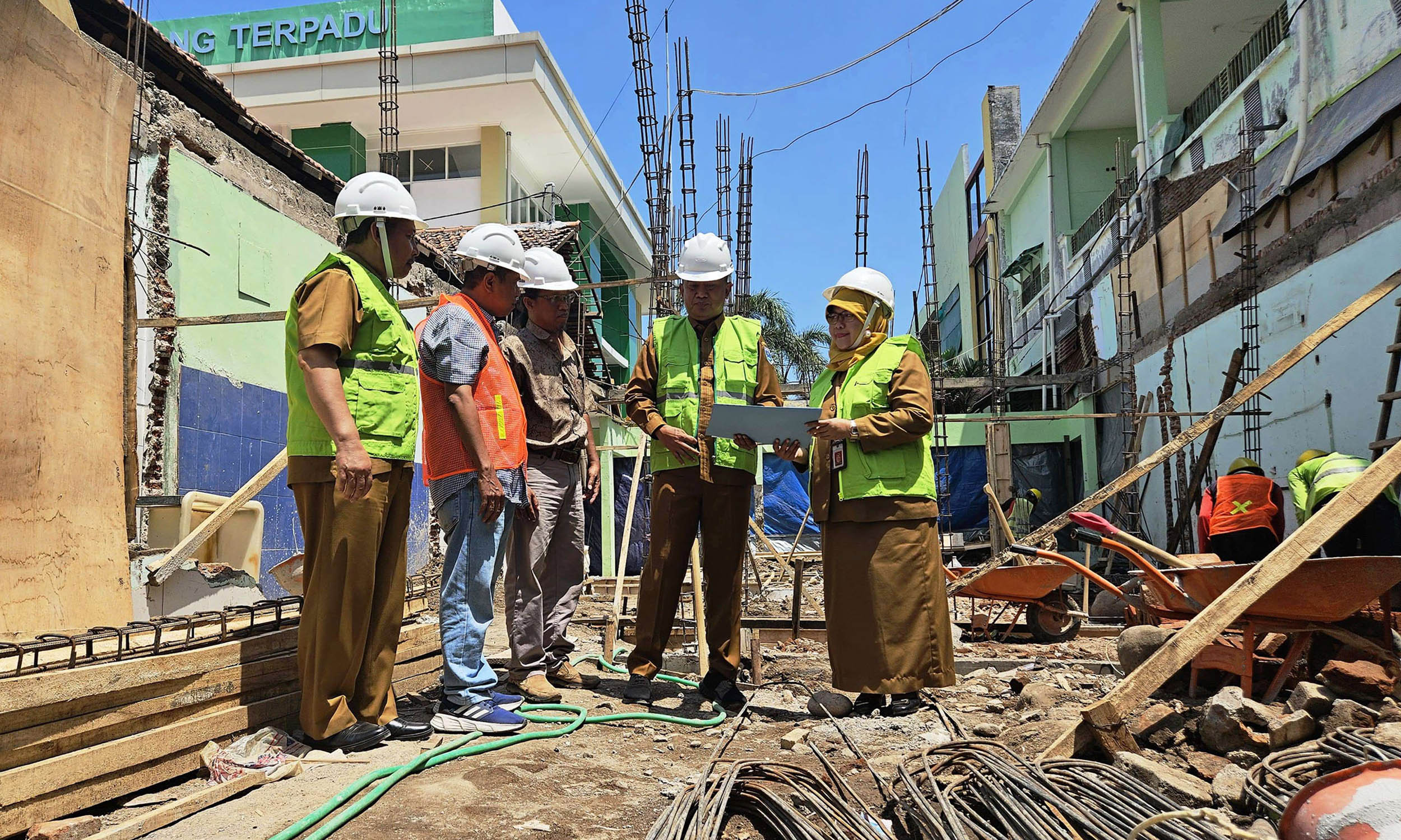 MONEV : Pj Bupati Probolinggo H. Ugas Irwanto, S.Sos, M.Si meninjau dekat proyek pembangunan Cath Lab (Catheterization Laboratorium)