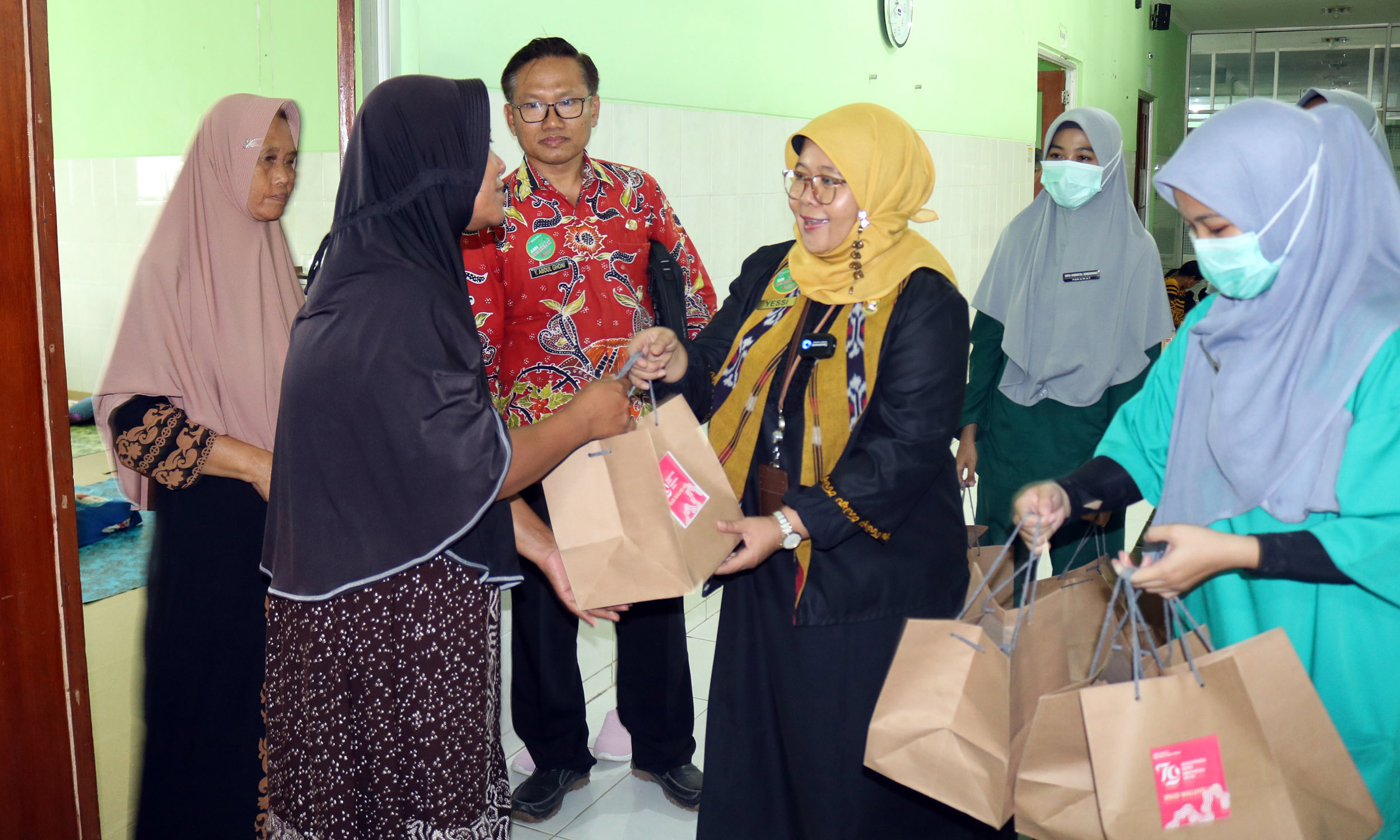 PEDULI : RSUD Waluyo Jati rutin memberikan sedekah nasi barokah kepada keluarga pasien setiap hari Jumat.