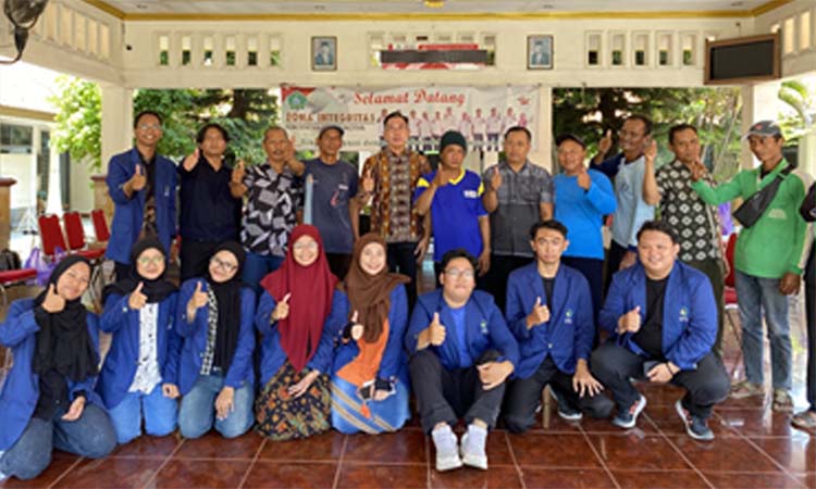 Tim Pelaksana dan Warga Setempat