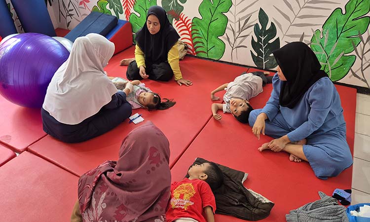 Kondisi ruang fisio terapi di ruang harapan anak hebat.