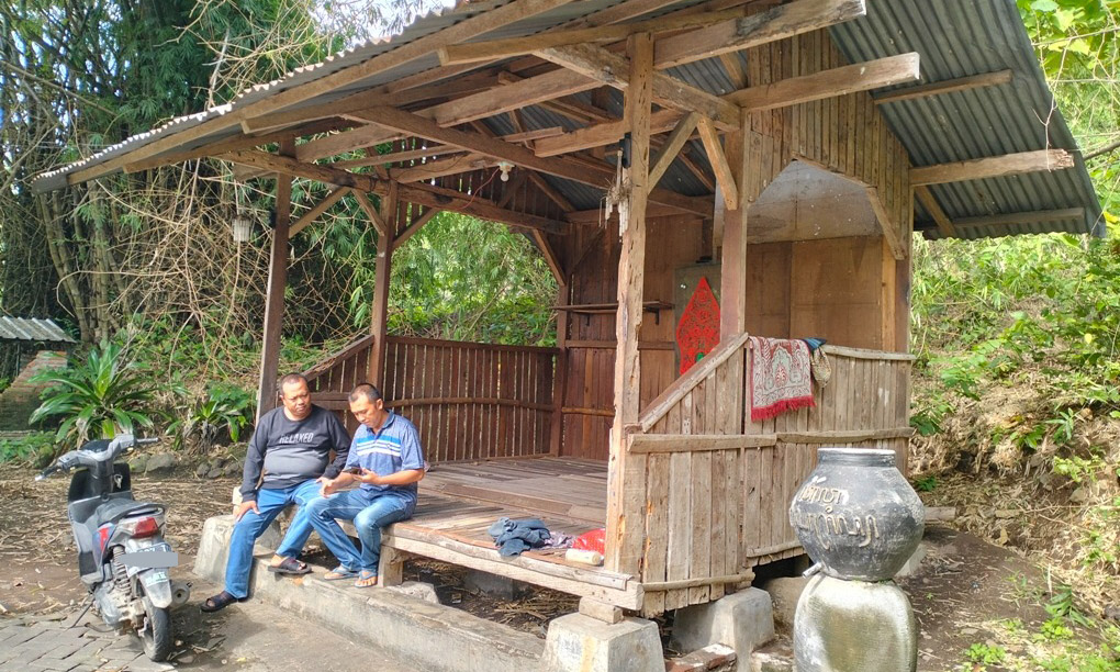 TEMPAT ISTIRAHAT: Bangunan yang menyerupai joglo di sekitaran Sumber Lanang. Bangunan tersebut dimanfaatkan untuk istirahat dan salat.