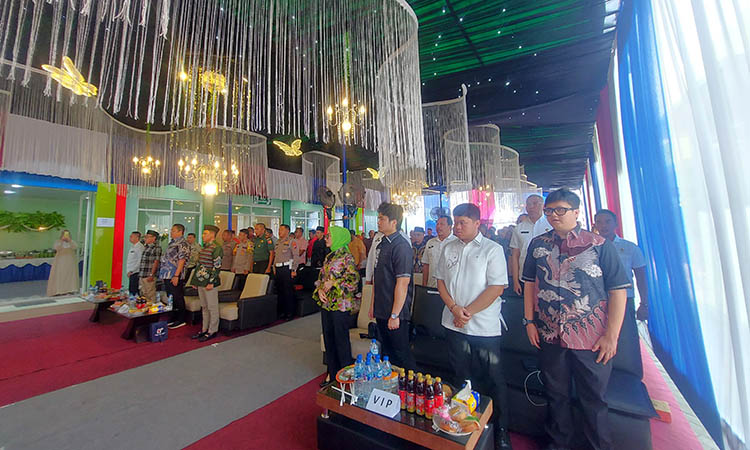 RAMAI: Suasana undangan saat peresmian doa dan tasyakuran SPBU Kebonagung, Rabu (8/1).