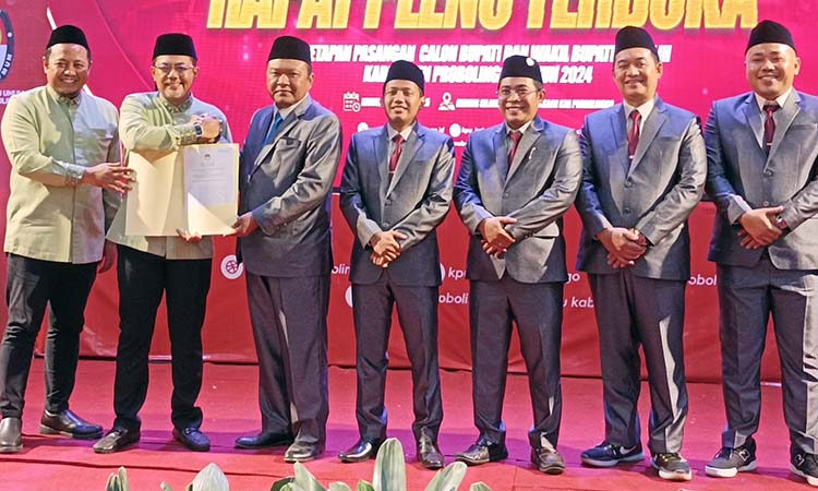 RESMI: Gus Haris dan Lora Fahmi saat ditetapkan sebagai Bupati-Wabup terpilih oleh KPU Kabupaten Probolinggo di GIC Kraksaan.