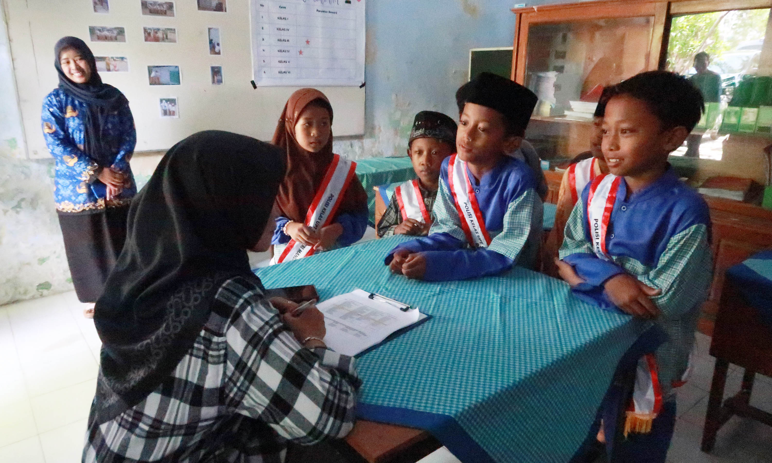 PENDIDIKAN KONVENSIONAL: Siswa di SDN Mandaranrejo antusias saat mengikuti sebuah lomba inovasi. Harapan lama sekolah penduduk di Kota