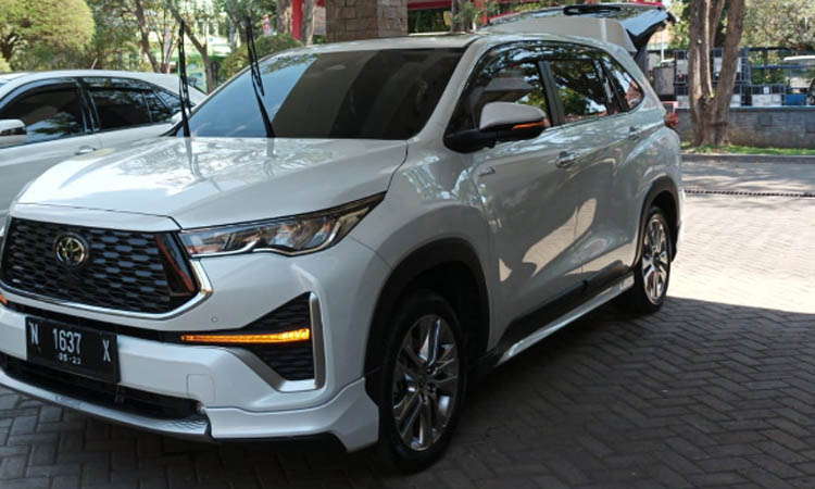 JENIS HYBRID: Toyota Innova Zenyx, pengadaan mobil dinas untuk kepala daerah yang dibeli tahun 2023 silam.
