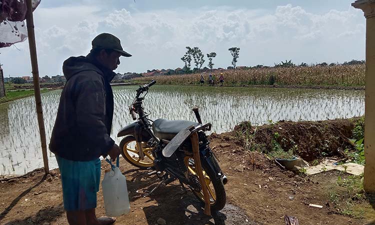 SUDAH DIBONGKAR: Kondisi pos ronda di Triwung Lor, Kota Probolinggo yang sudah dibongkar oleh mantan ketua RT setempat usai tak lagi terpilih.