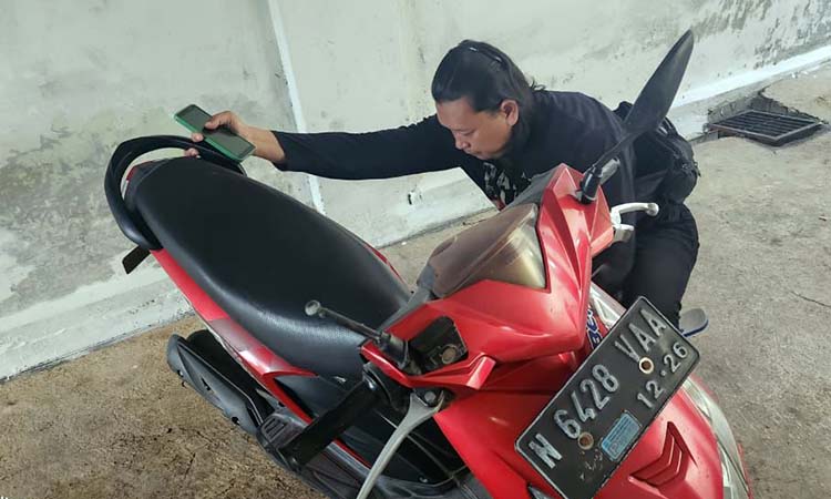 KEMBALI: Motor korban yang sempat dibawa kabur pelaku begal berhasil ditemukan usai pelaku alami kecelakaan di Grati.