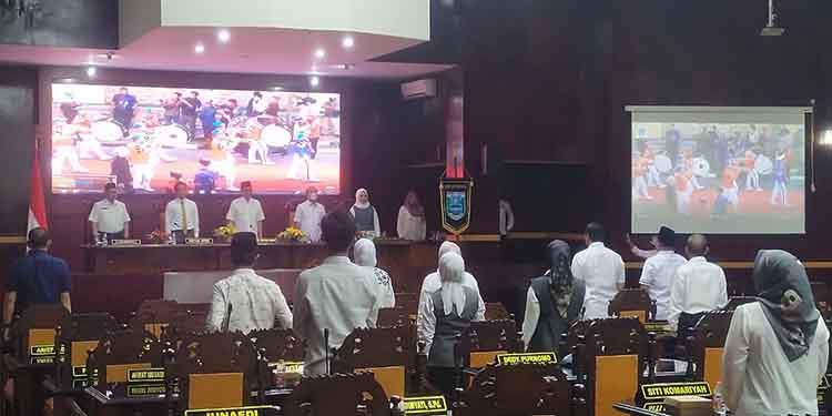 PARIPURNA: DPRD Kabupaten Probolinggo menggelar rapat paripurna dengan agenda pembentukan Panja Penanganan Pupuk, Rabu (23/1).