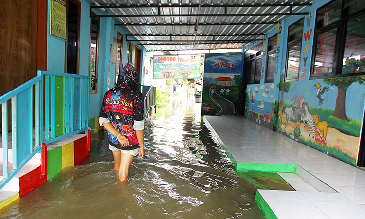 LIBUR: TK PGRI IV di Dusun Balongrejo, Desa Kedungbringin, Kecamatan Beji yang masih diliburkan imbas banjir. (Mokhamad Zubaidillah/ Radar Bromo)