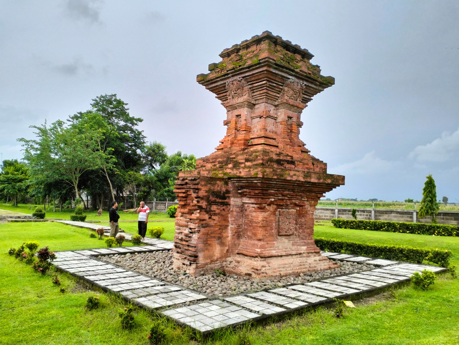 KOKOH: Keberadaan Candi Sudut yang berdiri kokoh hingga saat ini. Candi tersebut diyakini merupakan pagar pembatas dari Candi Jabung.