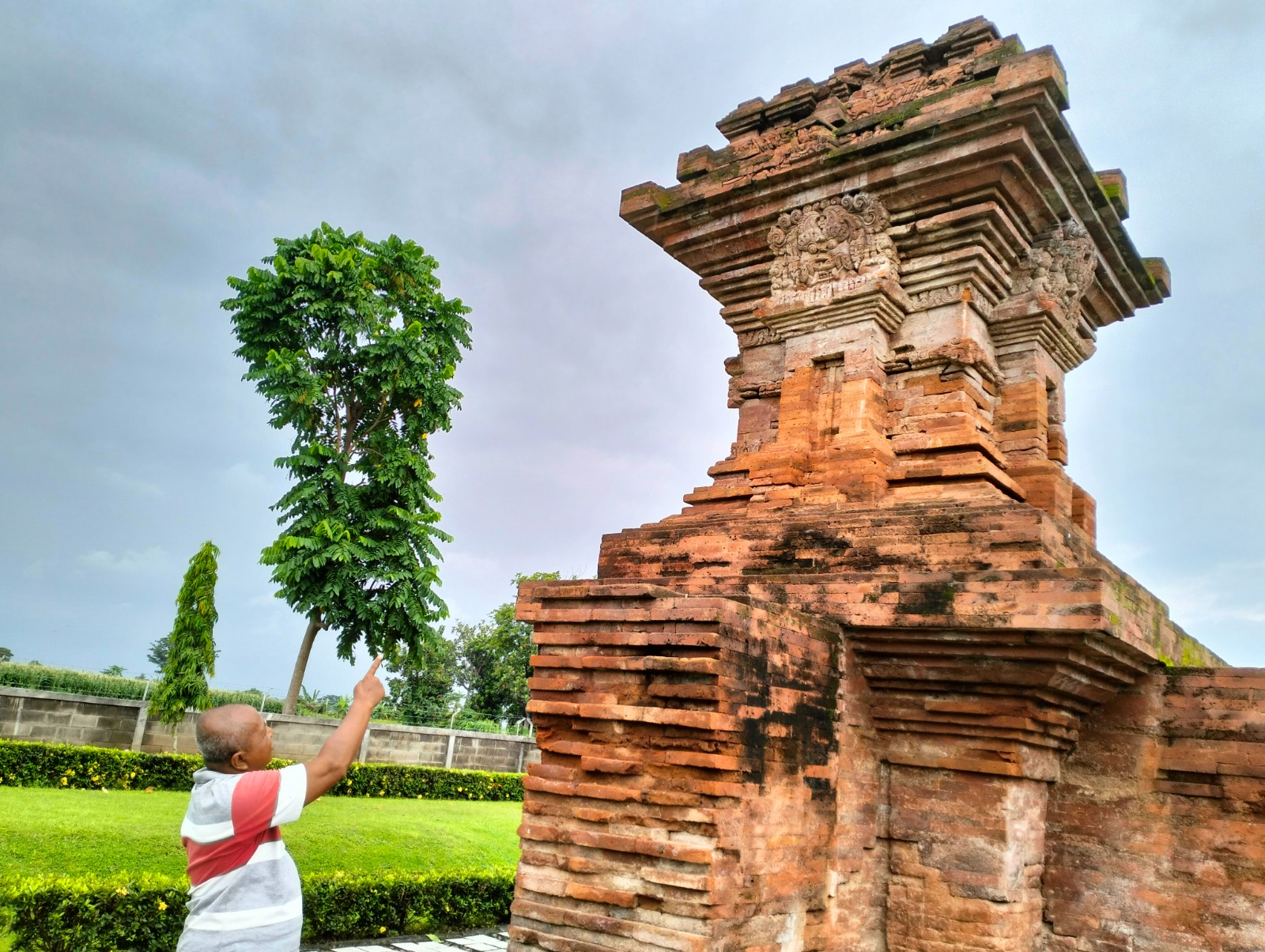 ADA EMPAT: Relief kala yang terdapat pada empat sudut Candi Sudut. Relief ini melambangkan pelindung bangunan dari hal-hal jahat.