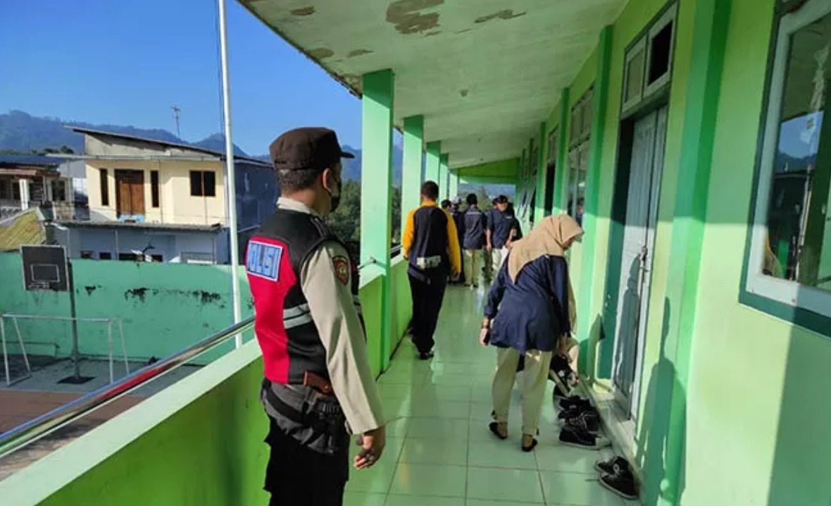 BERPOLEMIK: SMAI Nongkojajar yang masa izin operasionalnya telah habis 2023. Perpanjangan izin, terganjal polemik.