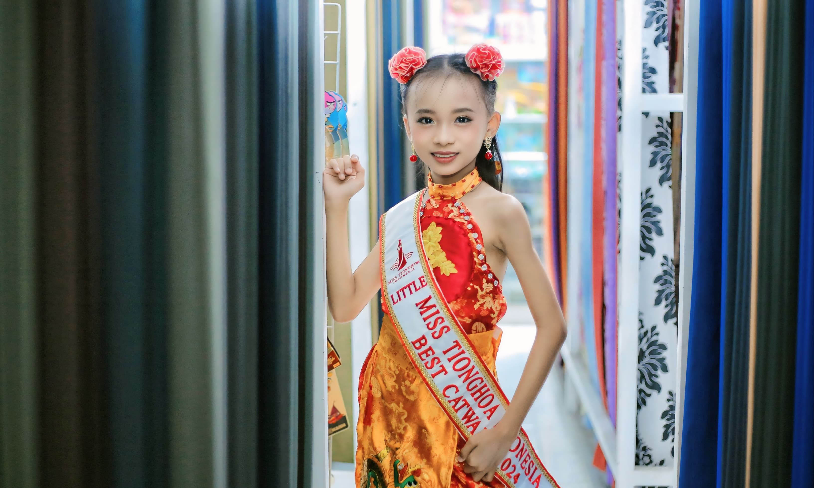BELAJAR PROFESIONAL: Gaya Vanessa Callie saat mengikuti fashion show.