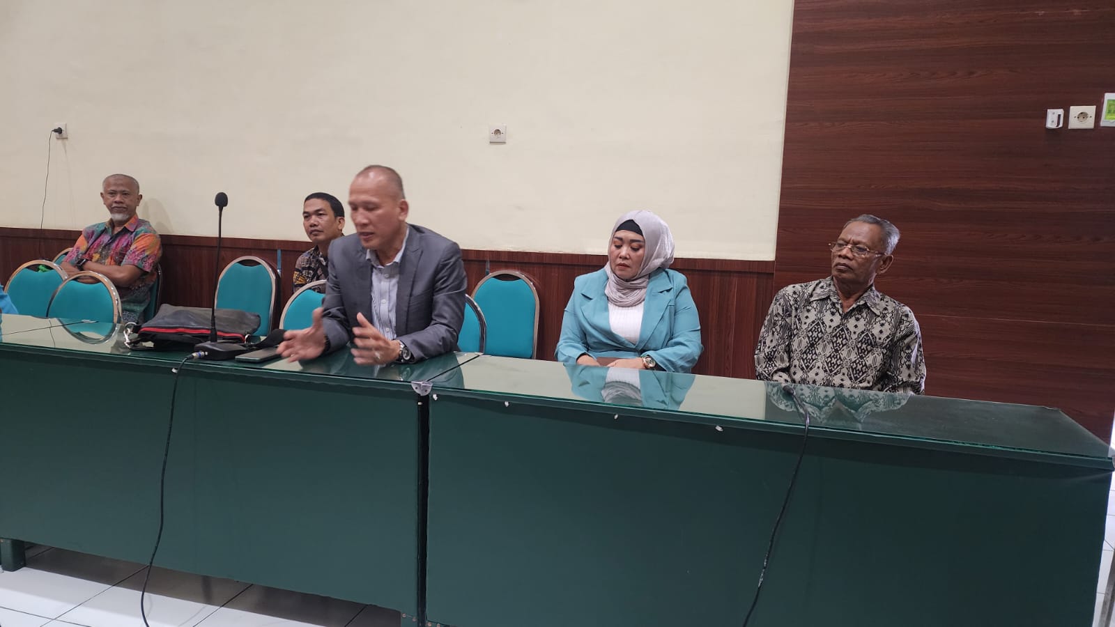 DISELIDIKI: Terduga pelaku yang diamankan Kodim 0819.
